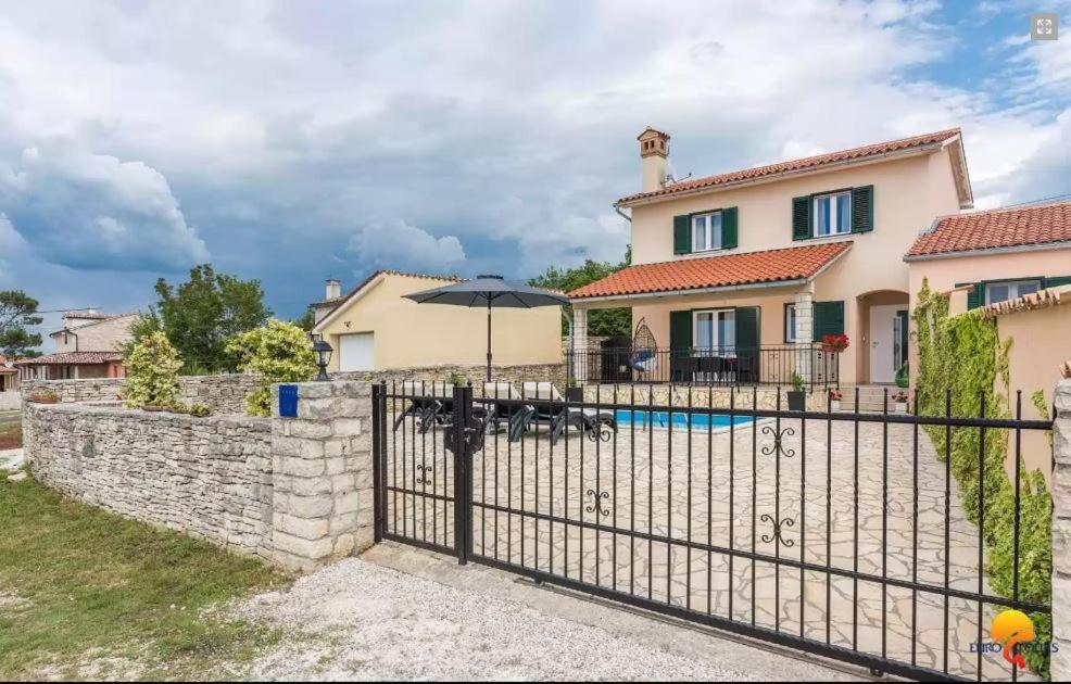 Villa Grguci Канфанар Экстерьер фото